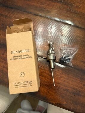 In Vino Veritas Menagerie Kangaroo Wine Pourer - with box